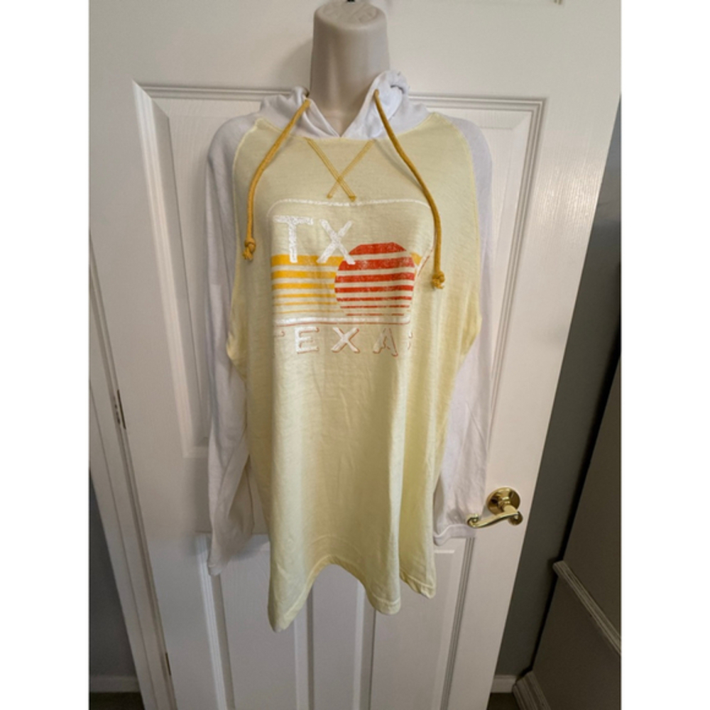 yellow and white raglan hoodie with a graphic of the state of Texas Size L
